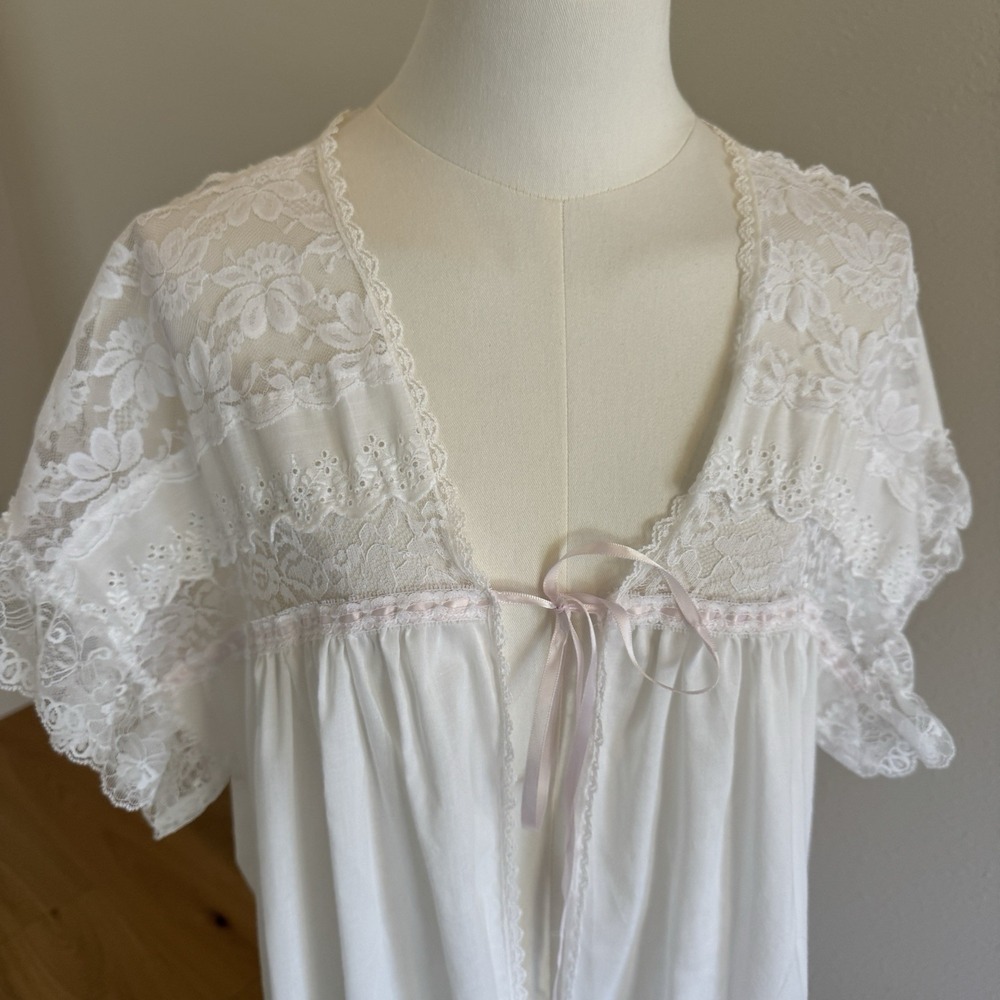 Vtg White Lace Ruffle Open Front Robe Cotton Sz M Cottagecore Dainty Feminine